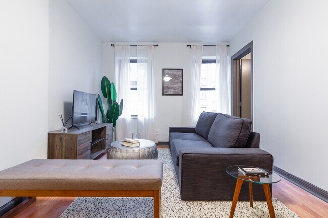 Building Photo - 404 W 40th St