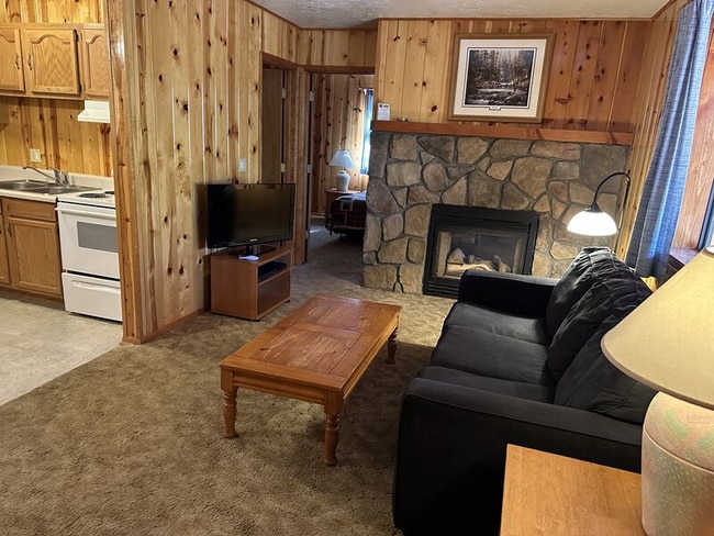 Building Photo - 237 E White Mountain Blvd