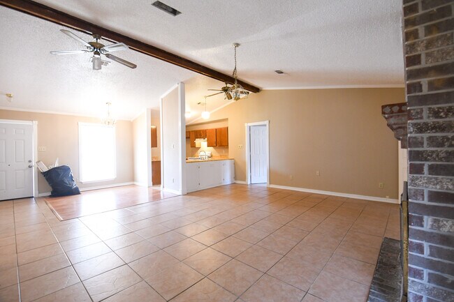 Building Photo - 1304 N Sugar Ridge Rd