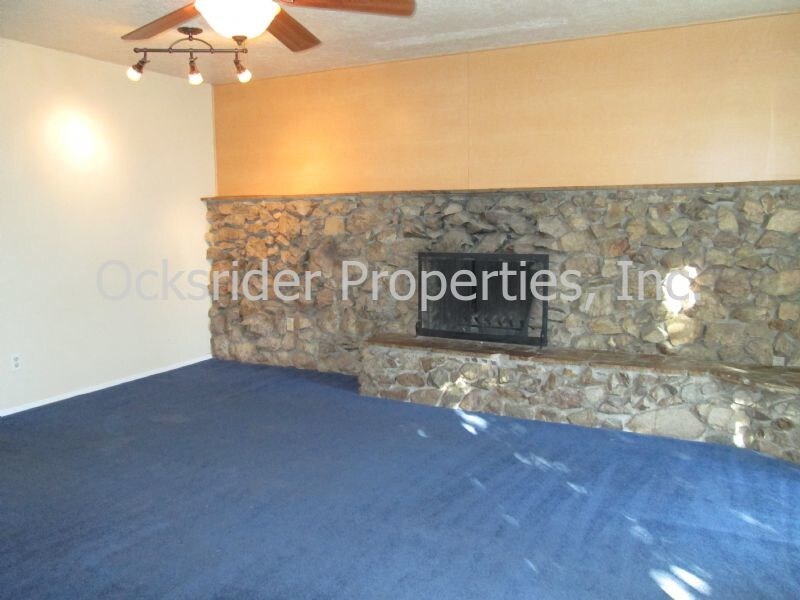 Primary Photo - 10200 Matthew Ave NE