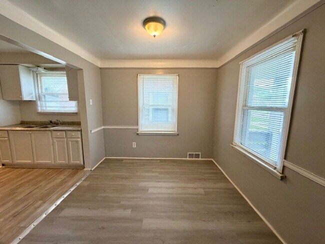 Foto del edificio - 2 Bedroom 1 Bath House For Lease