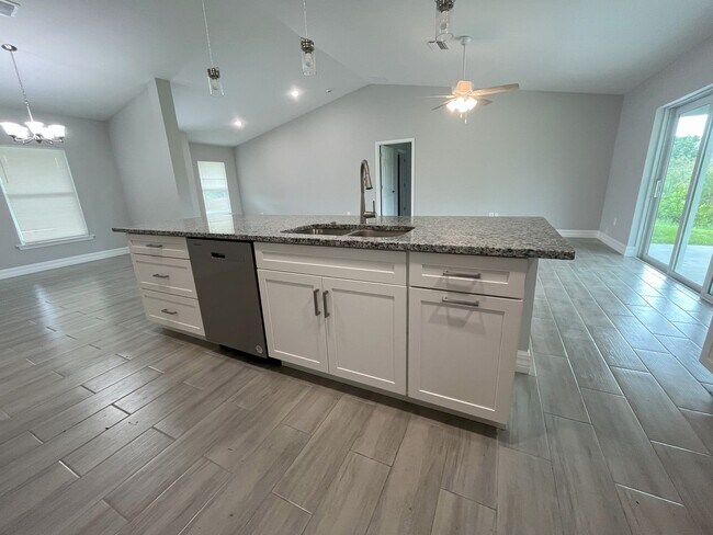 Building Photo - MUST SEE-CUSTOM BUILT-LARGE NEWER CONSTRUT...