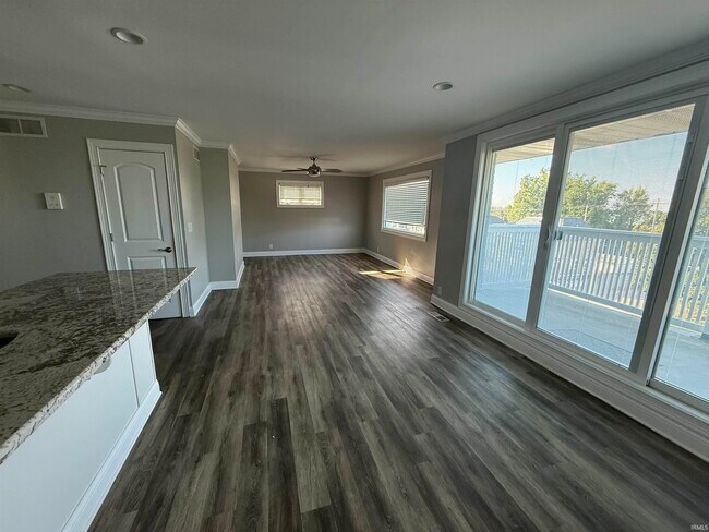 Foto del edificio - 602 SE Riverside Dr