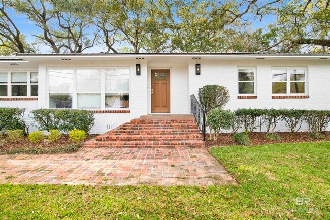 Building Photo - 380 S Church St