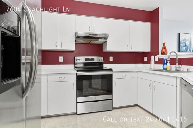 Building Photo - 7604 Coachlight Ln