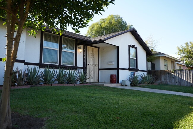 Building Photo - 7857 Louise Ave