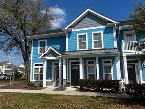 Building Photo - 812 Moen Pl