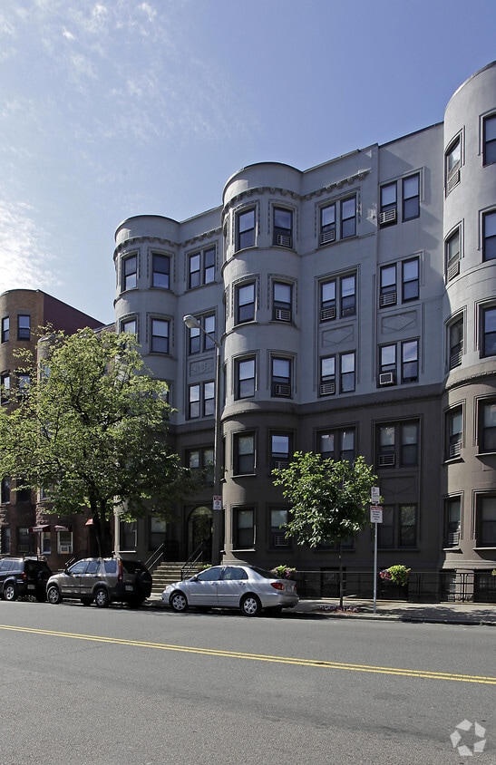 Exterior Photo - 72 Westland Ave