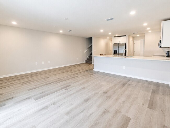 Building Photo - 318 Chesapeake Dr