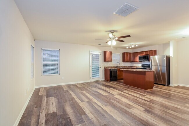 Foto del edificio - 32 Everett Cir