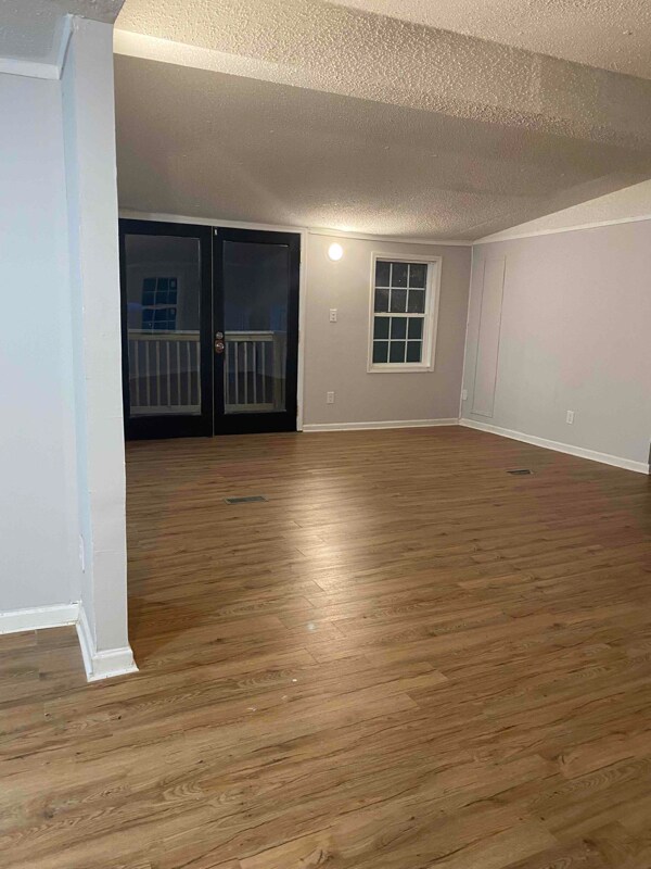 Building Photo - 640 Omarest Dr