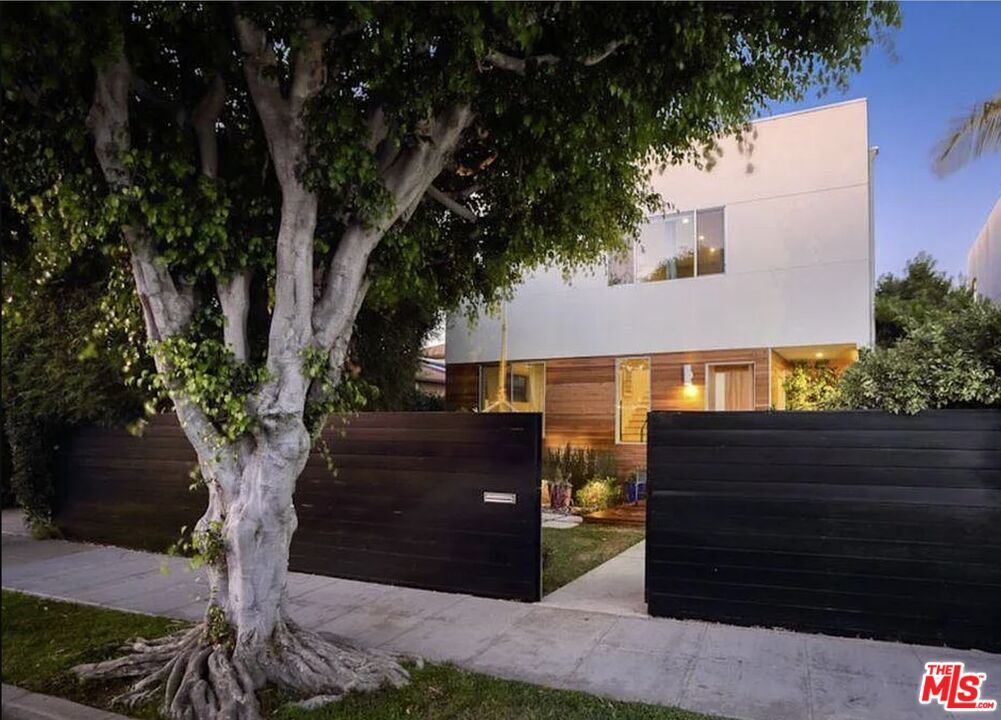 Foto principal - 3012 Yale Ave