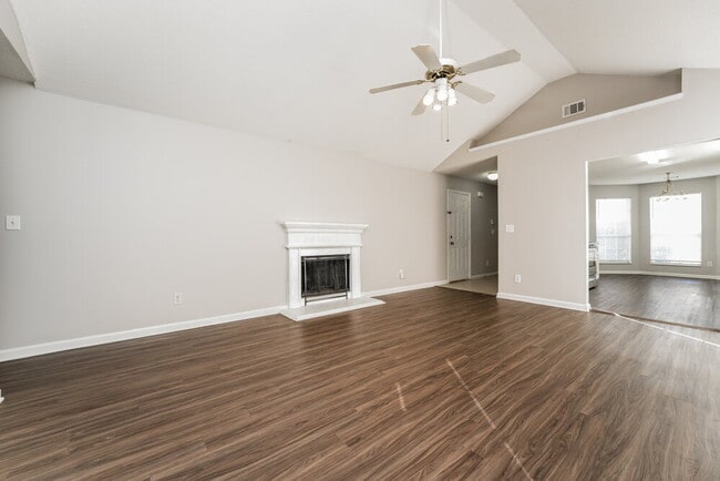 Foto del edificio - 6626 Browns Mill Ferry Dr