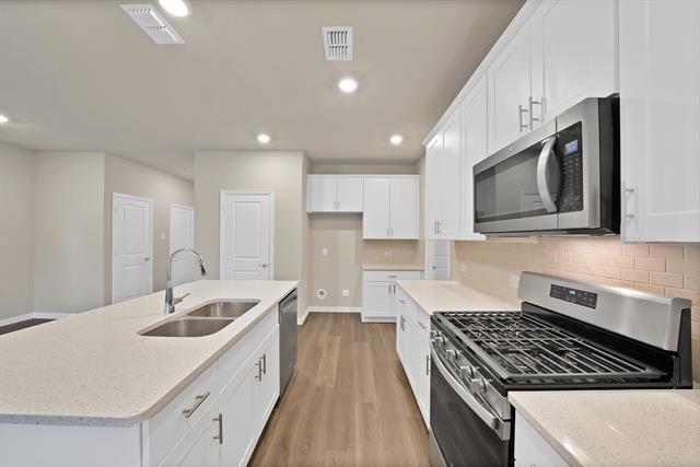 Foto del edificio - 505 Cottage Wood Dr