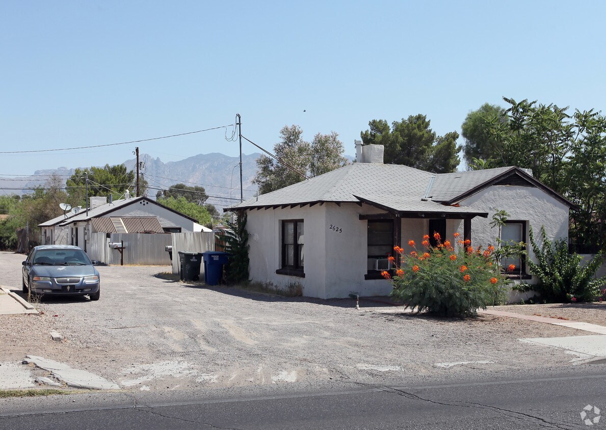 Foto del edificio - 2611-2625 E Grant Rd