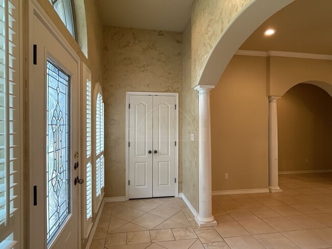 Building Photo - 808 Danny Cir