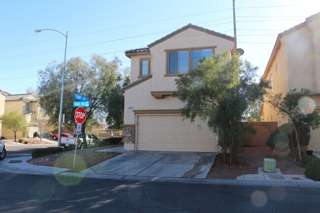 Foto del edificio - SHOWINGS AVAILABLE NOW