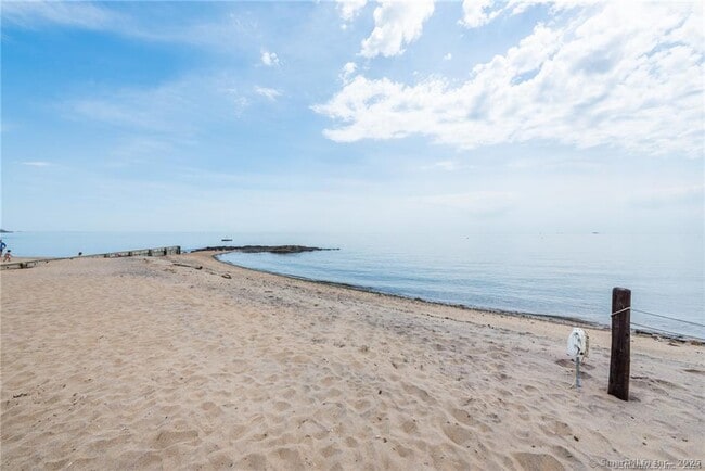 Building Photo - 147 Overshore Dr W