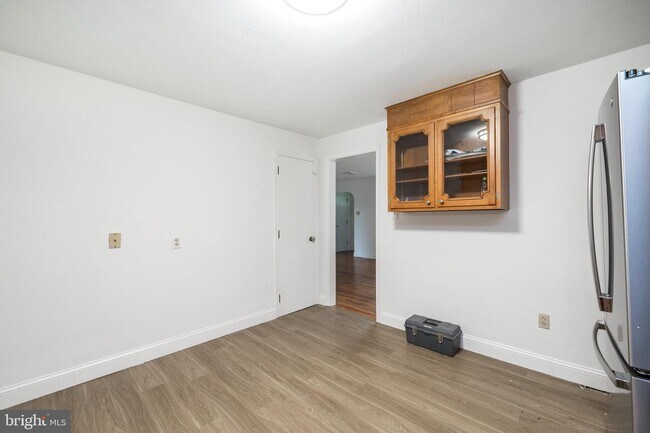 Building Photo - 2055 W Chester Rd
