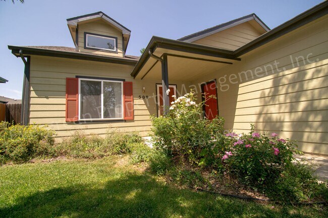 Building Photo - South Central Fort Collins House!
