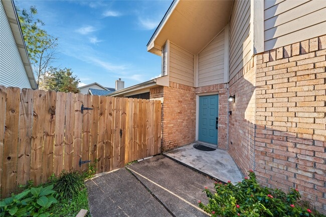 Building Photo - 12635 Ashford Chase Dr