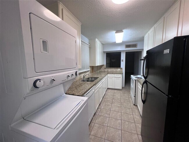 Building Photo - 5230 Arboles Dr