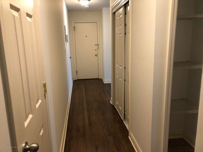 Foto del edificio - 320 8th Ave