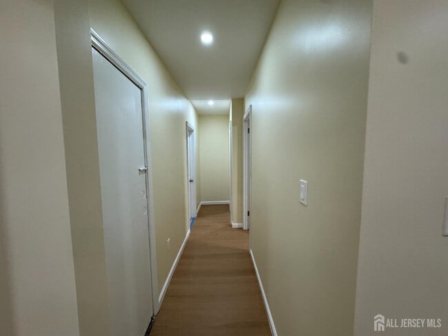 Foto del edificio - 166 Throop Ave