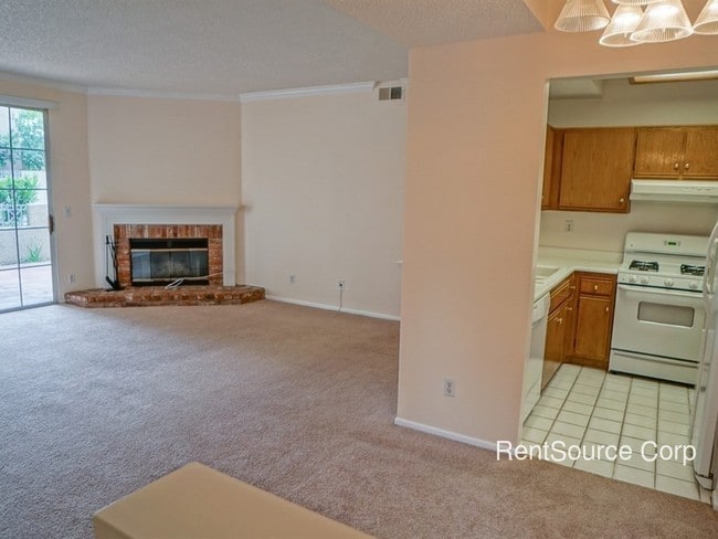 Building Photo - 23633 Del Monte Dr