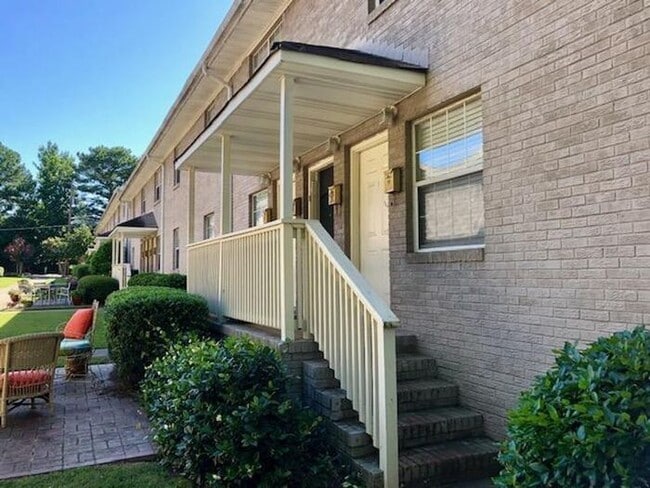 Building Photo - 2x1 w/ Hardwoods in Peachtree Hills Neighb...