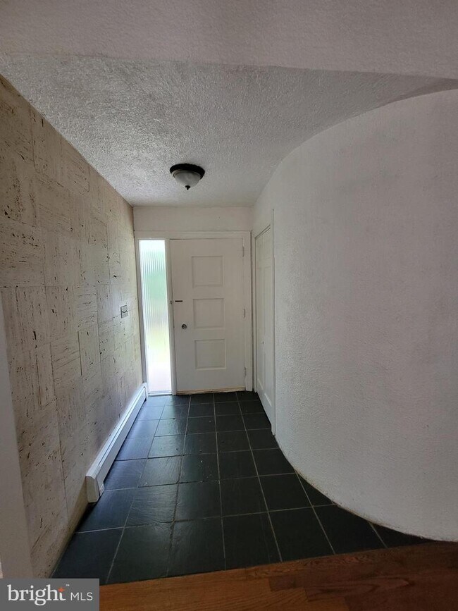 Foto del edificio - 77 Bayberry Dr
