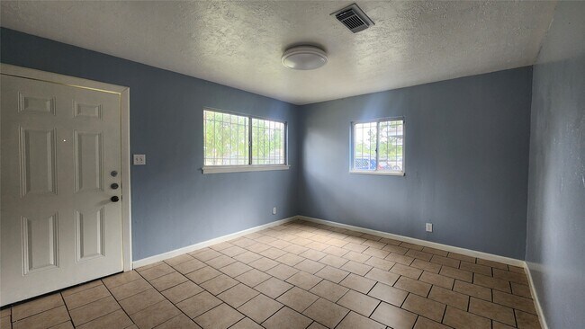 Foto del edificio - 6114 Hartwick Rd