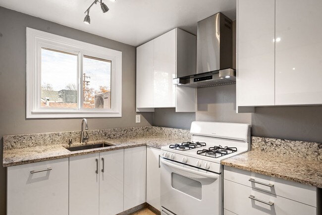 Building Photo - 1403 V St