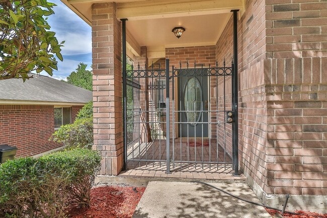 Building Photo - 10910 Scenic Dr