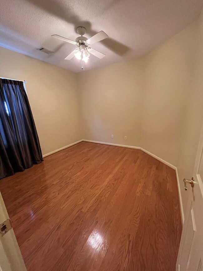 Building Photo - 3324 Kensington Ct
