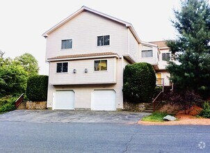 Building Photo - 445 Captain Eames Cir