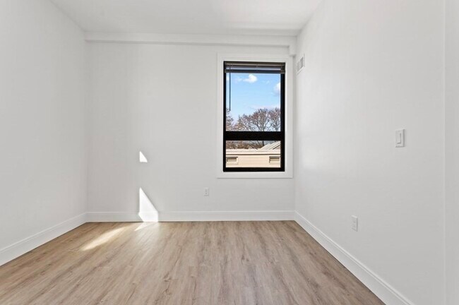 Building Photo - 1133 Washington St
