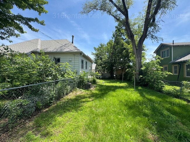 Building Photo - $899 - 2 bed 1 bath - Single Family Home