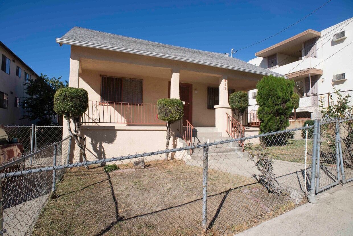 Primary Photo - 917 Centennial St