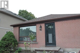 Building Photo - 14 Treeview Dr