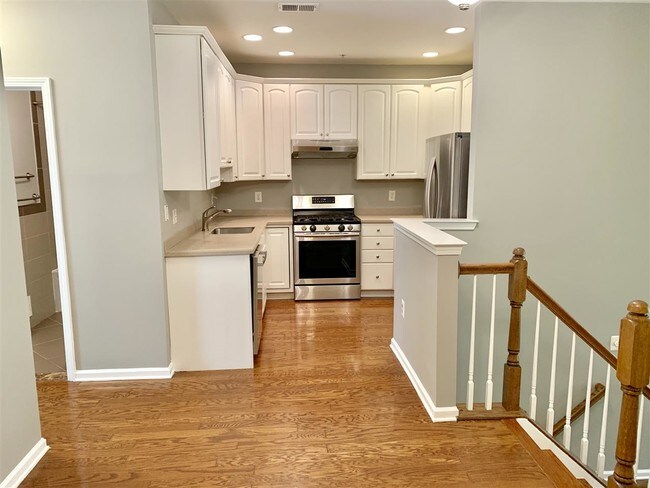Building Photo - 384 Kingston Ct