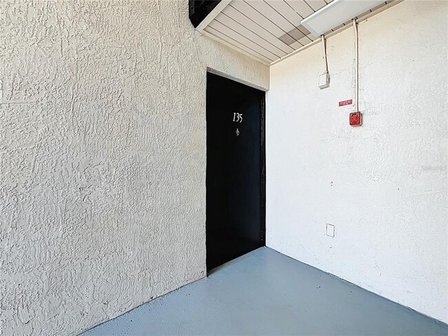 Building Photo - 2569 N Alafaya Trail