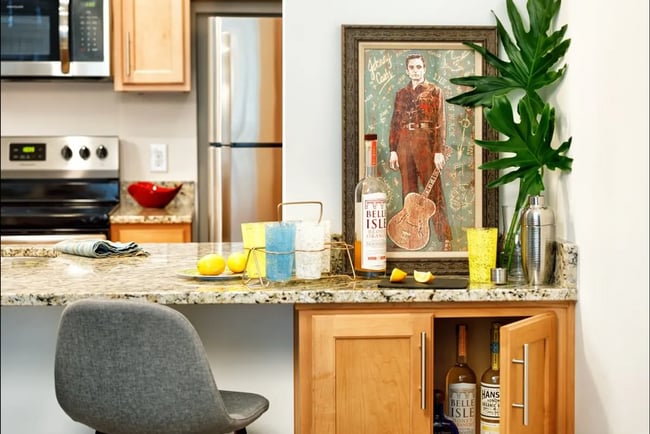 Interior Photo - Artisan Hill