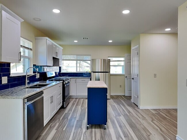 Foto del edificio - 2341 NW 11th St