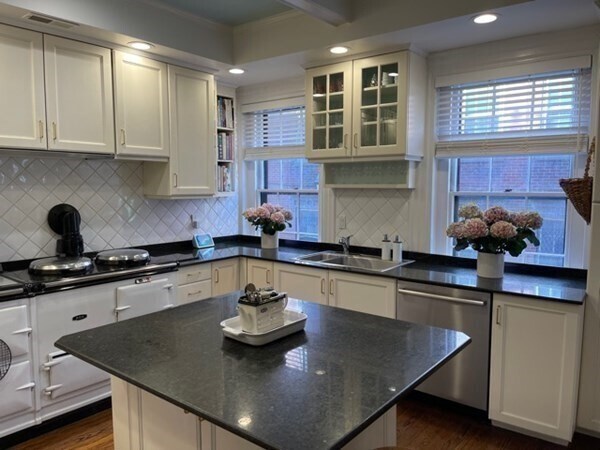 Foto del edificio - 86 Revere St