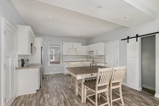 Building Photo - 5651 Bramble Ave