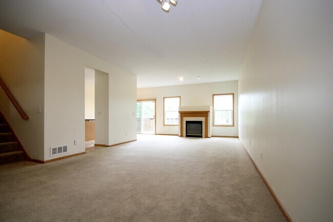 Building Photo - 15274 Florist Cir