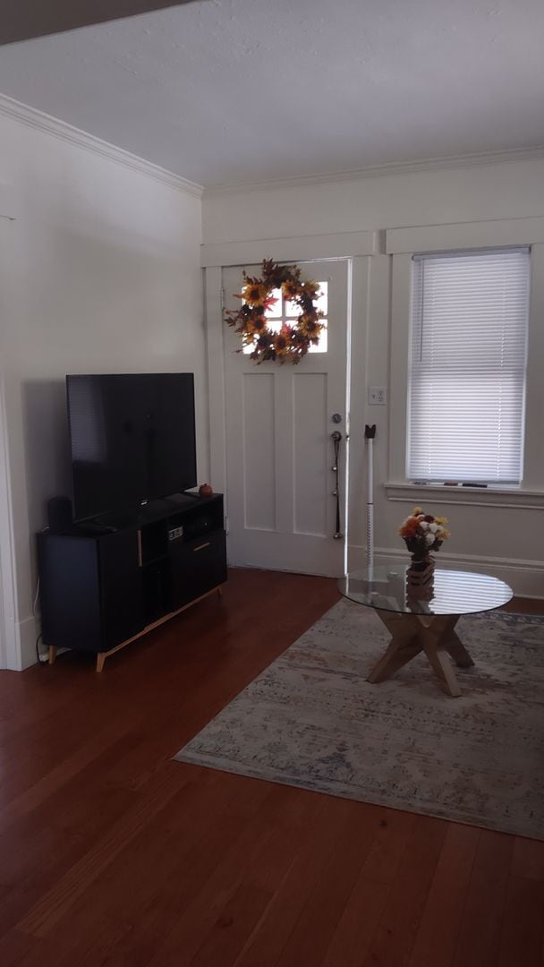 Building Photo - Single family Home available July 1st!