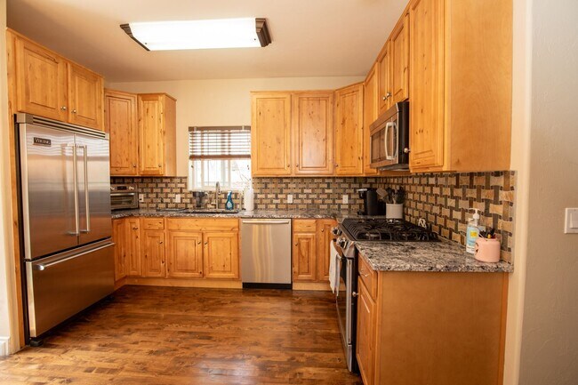 Foto del edificio - 3 Bedroom Townhome in North Colorado Springs