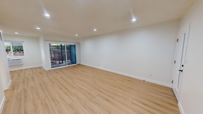 Foto del interior - 12159 Magnolia Blvd